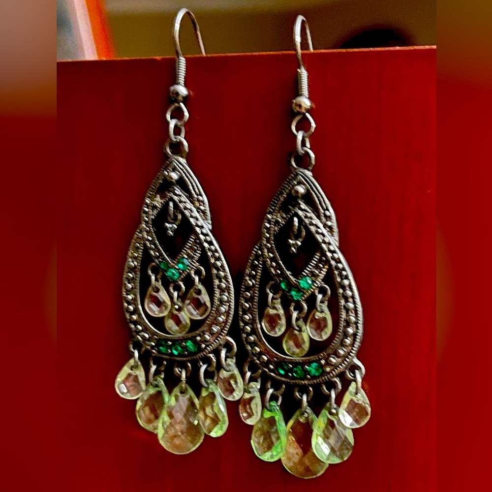 BOHO VINTAGE INDIAN SILVER GREEN CRYSTAL GLASS CHANDELIER DROP EARRINGS